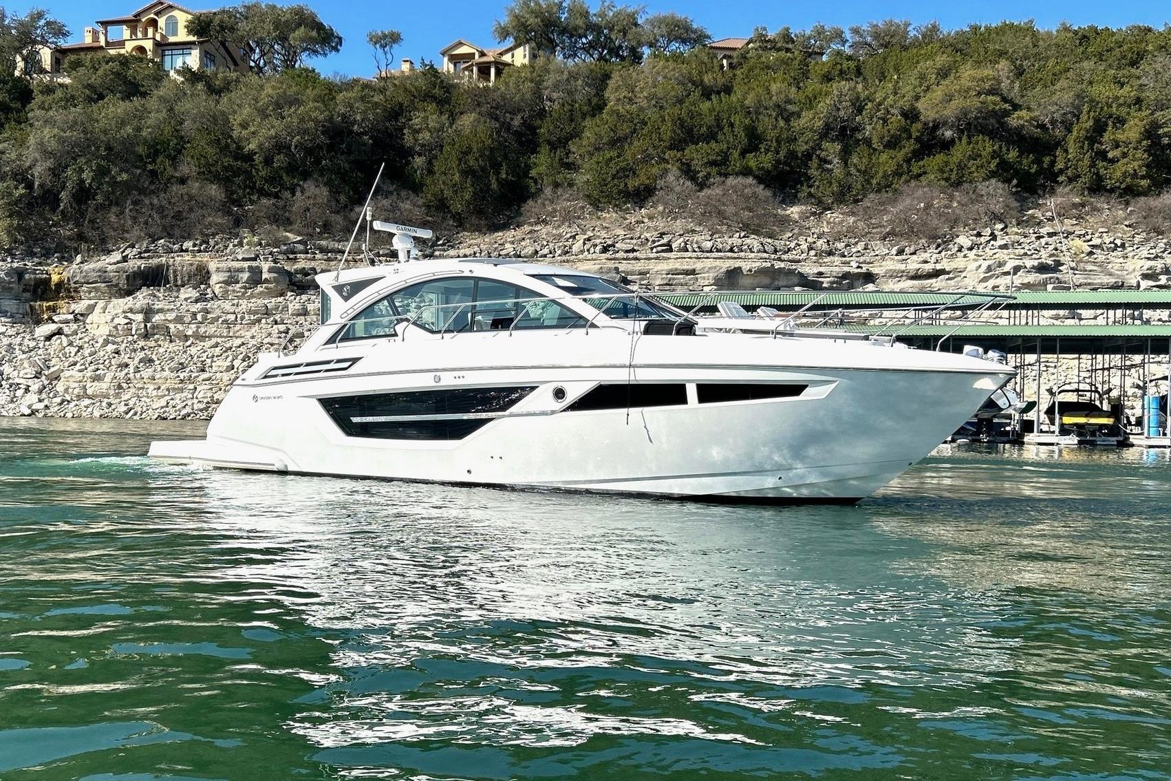 2021 Cruisers Yachts 50 Cantius