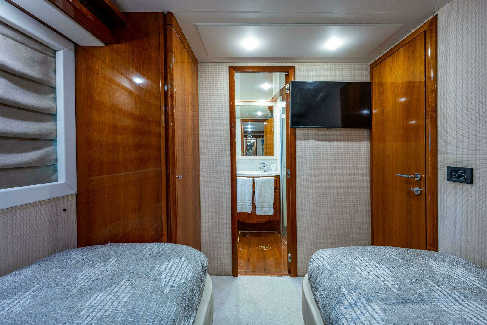 2006 Ferretti Yachts 830 - Image 119
