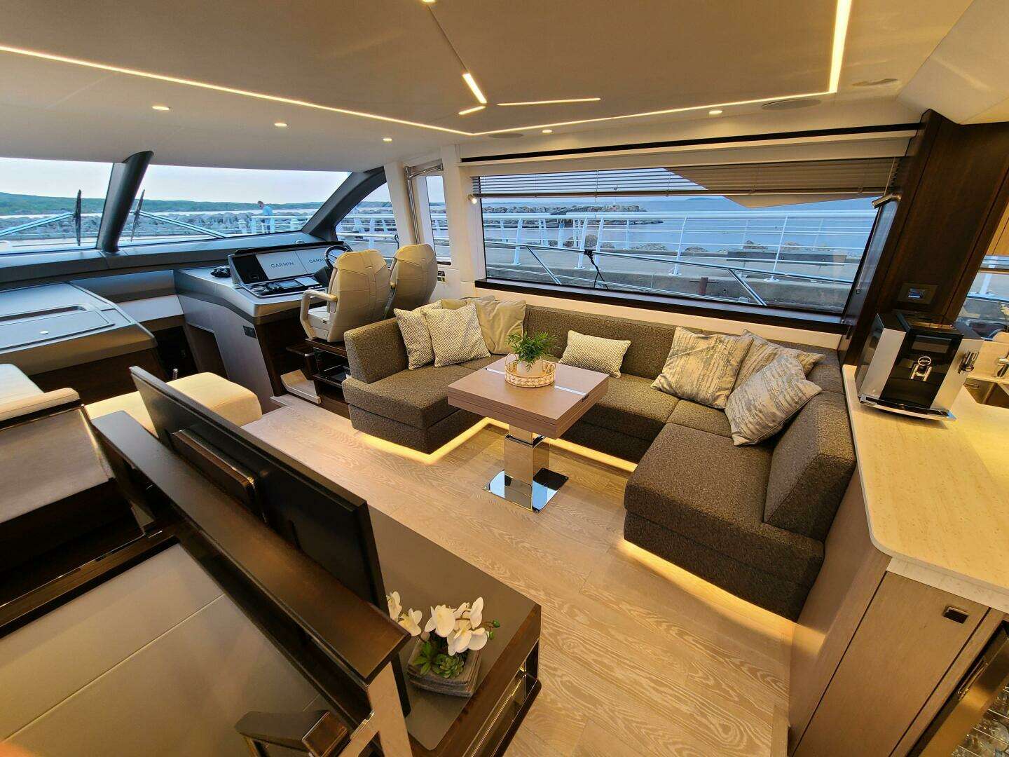 2023 Sunseeker 68 Manhattan - Image 7