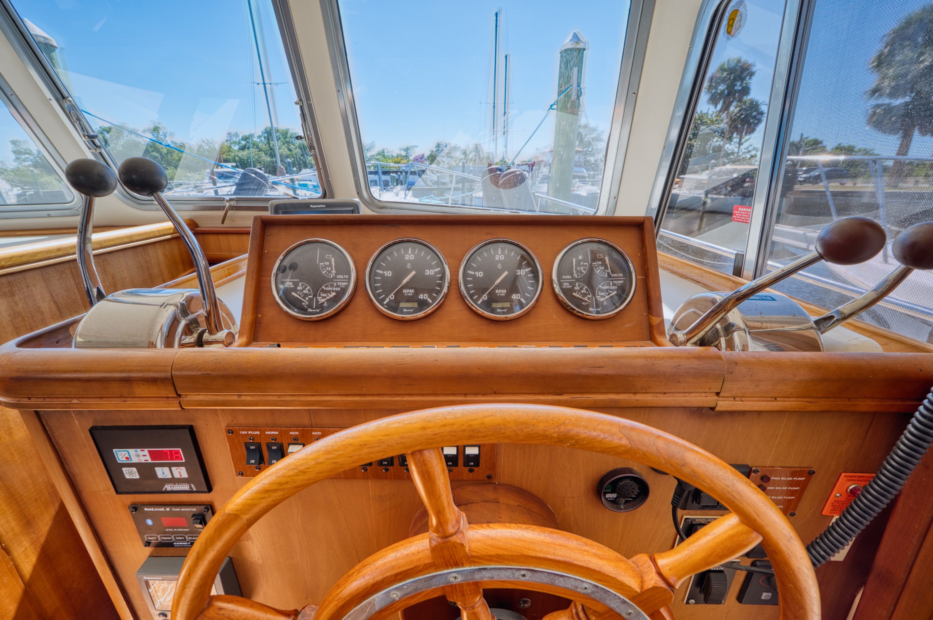 2005 Mainship 400 Trawler - 32