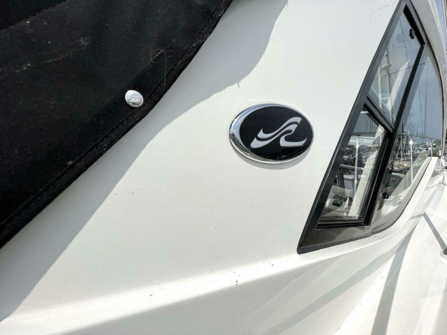 2019 Sea Ray Sundancer 350 Coupe - Image 11