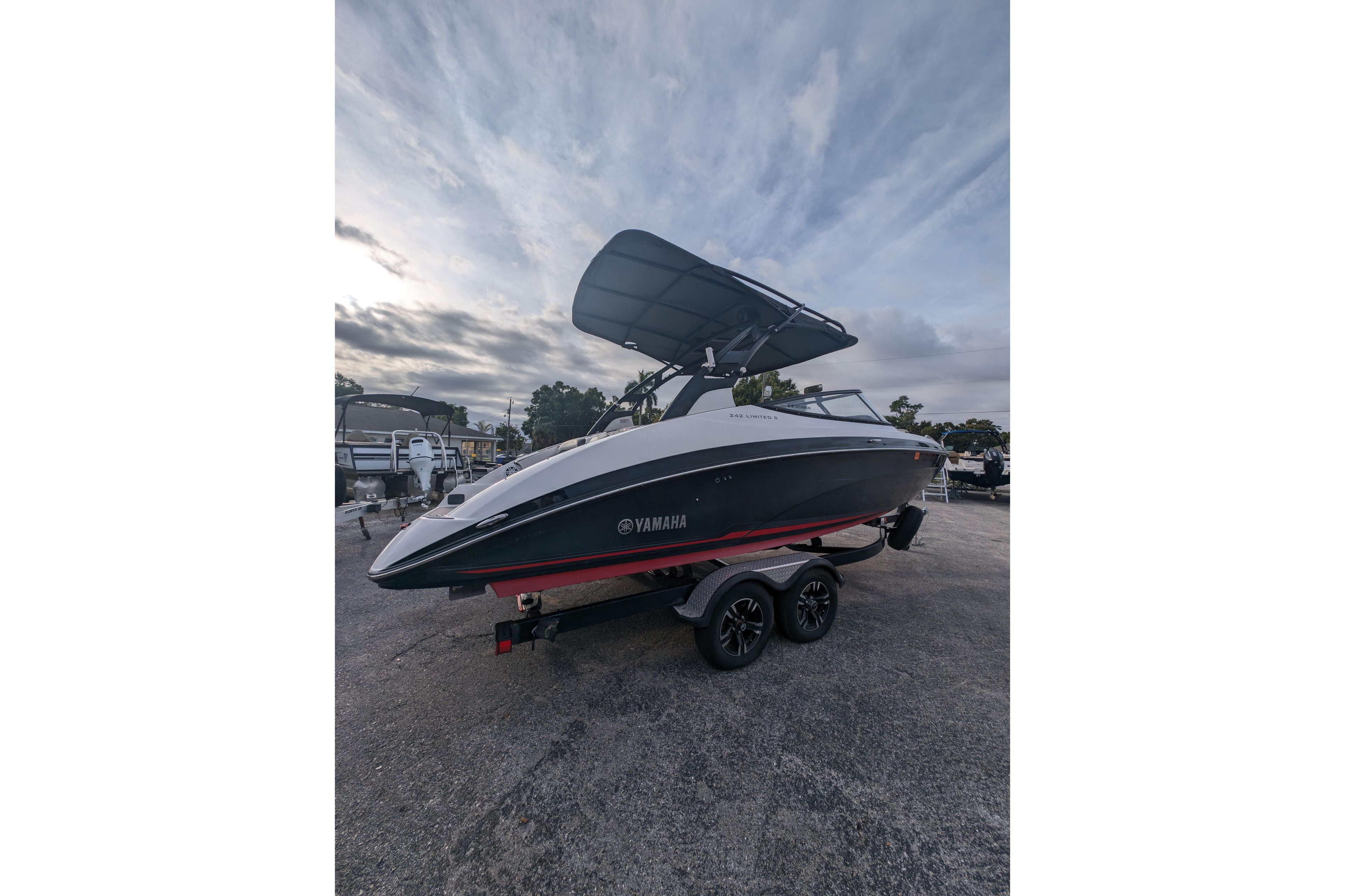 2017 Yamaha Boats 242 Limited S