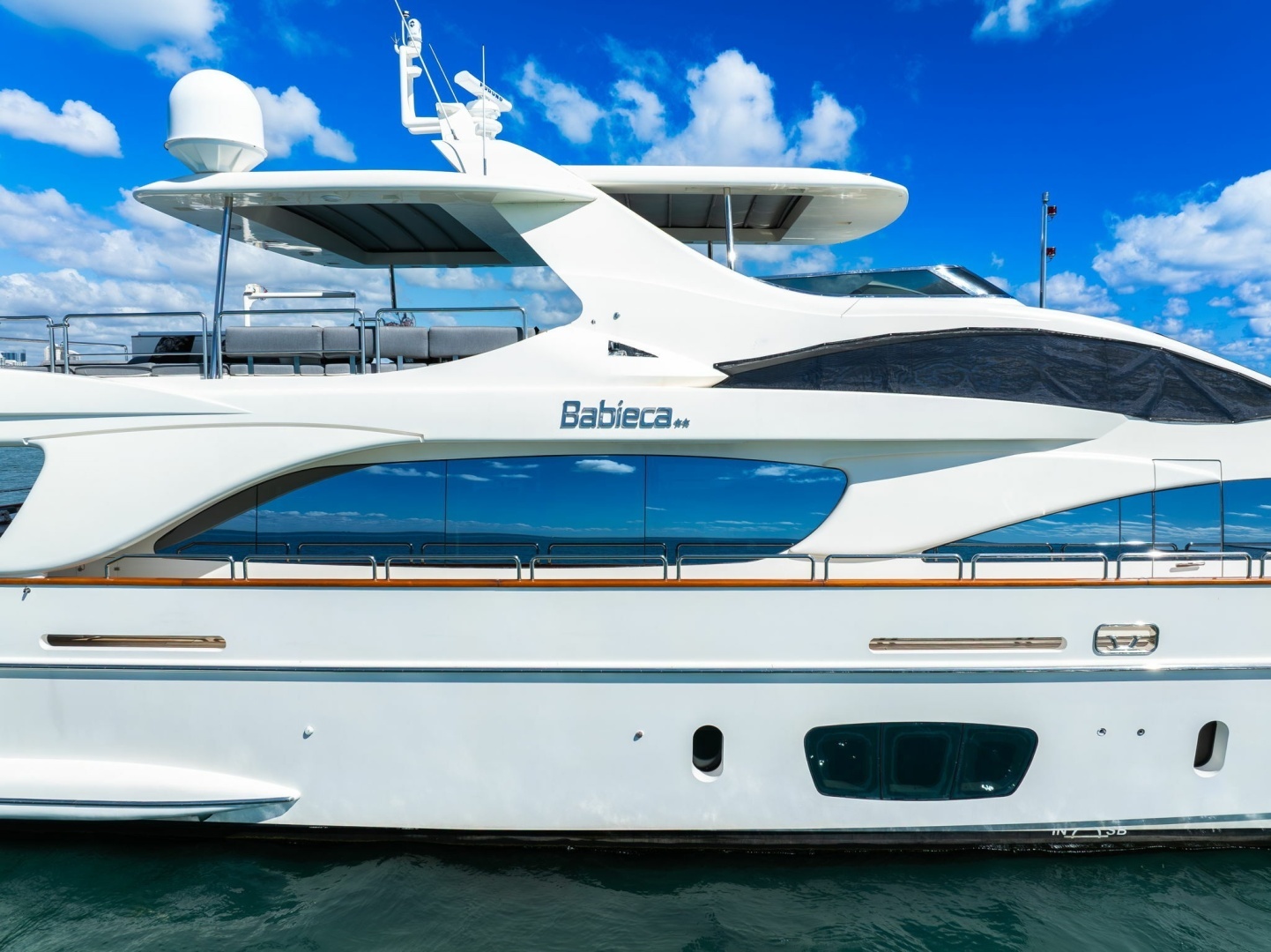 2005 Azimut 105 - Image 17