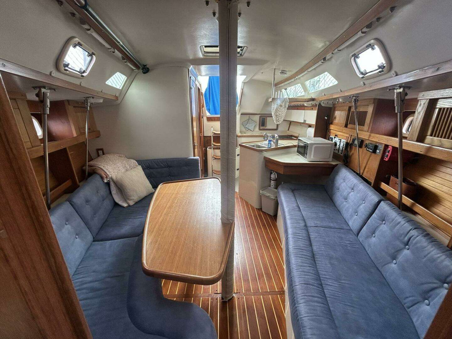1995 Catalina 320 - Image 4