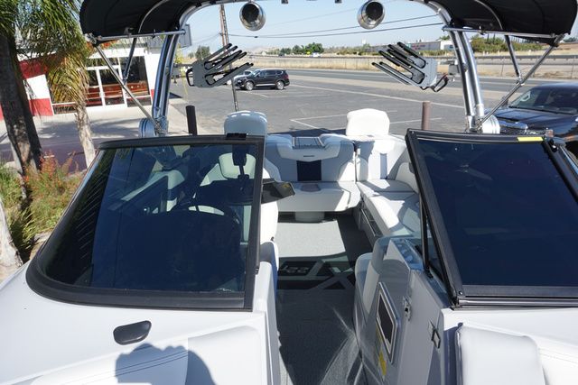 2023 MasterCraft XT22 T - 11