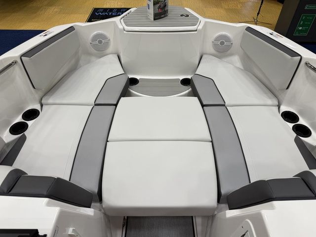 2026 Yamaha Boats AR220 - 21
