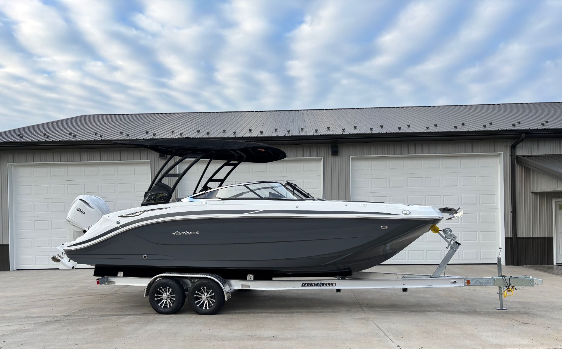 2025 Hurricane SunDeck 2600 OB