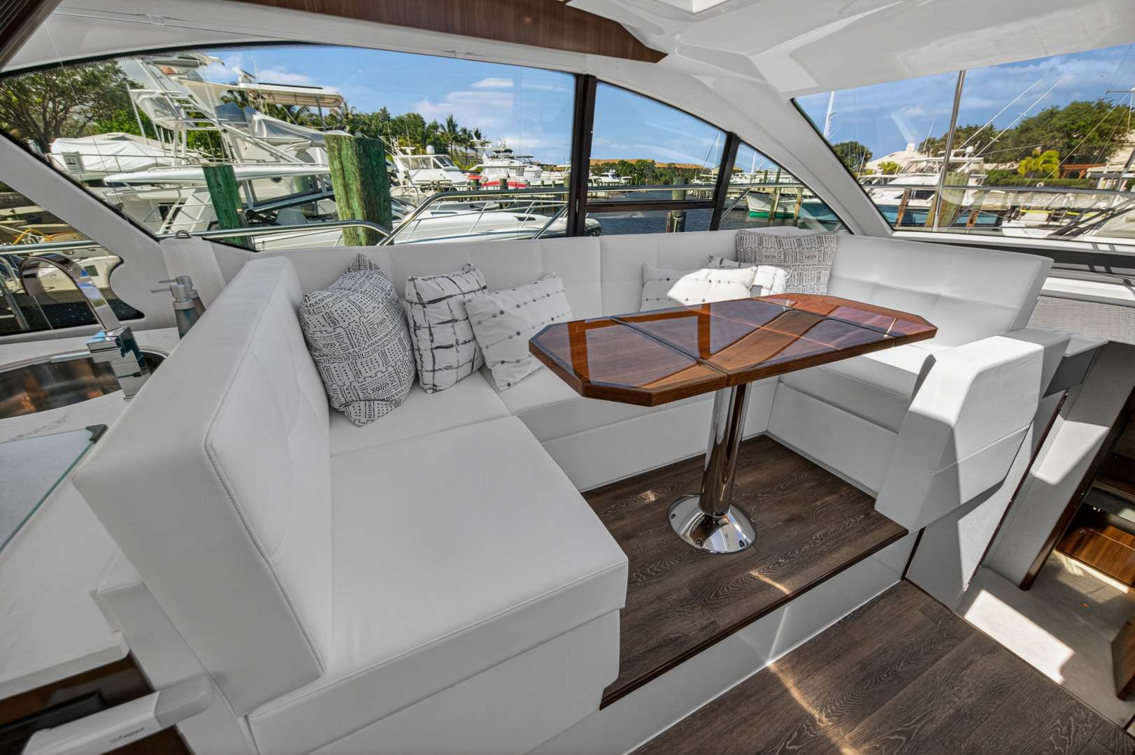 2023 Cruisers Yachts 50 CANTIUS - Image 48