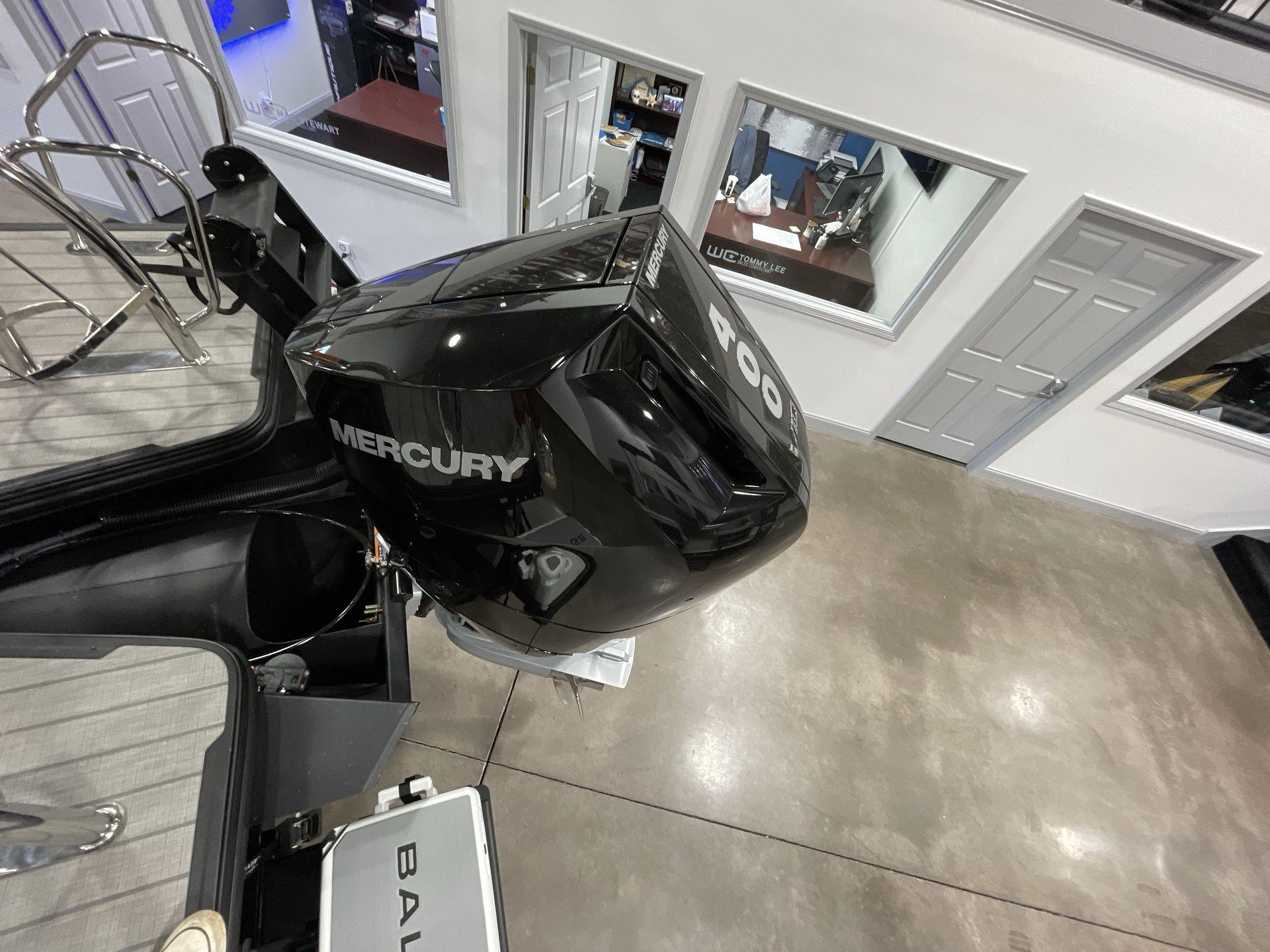 Balise Horizon 26C boat with Mercury 400 engine in showroom, 2025 model.