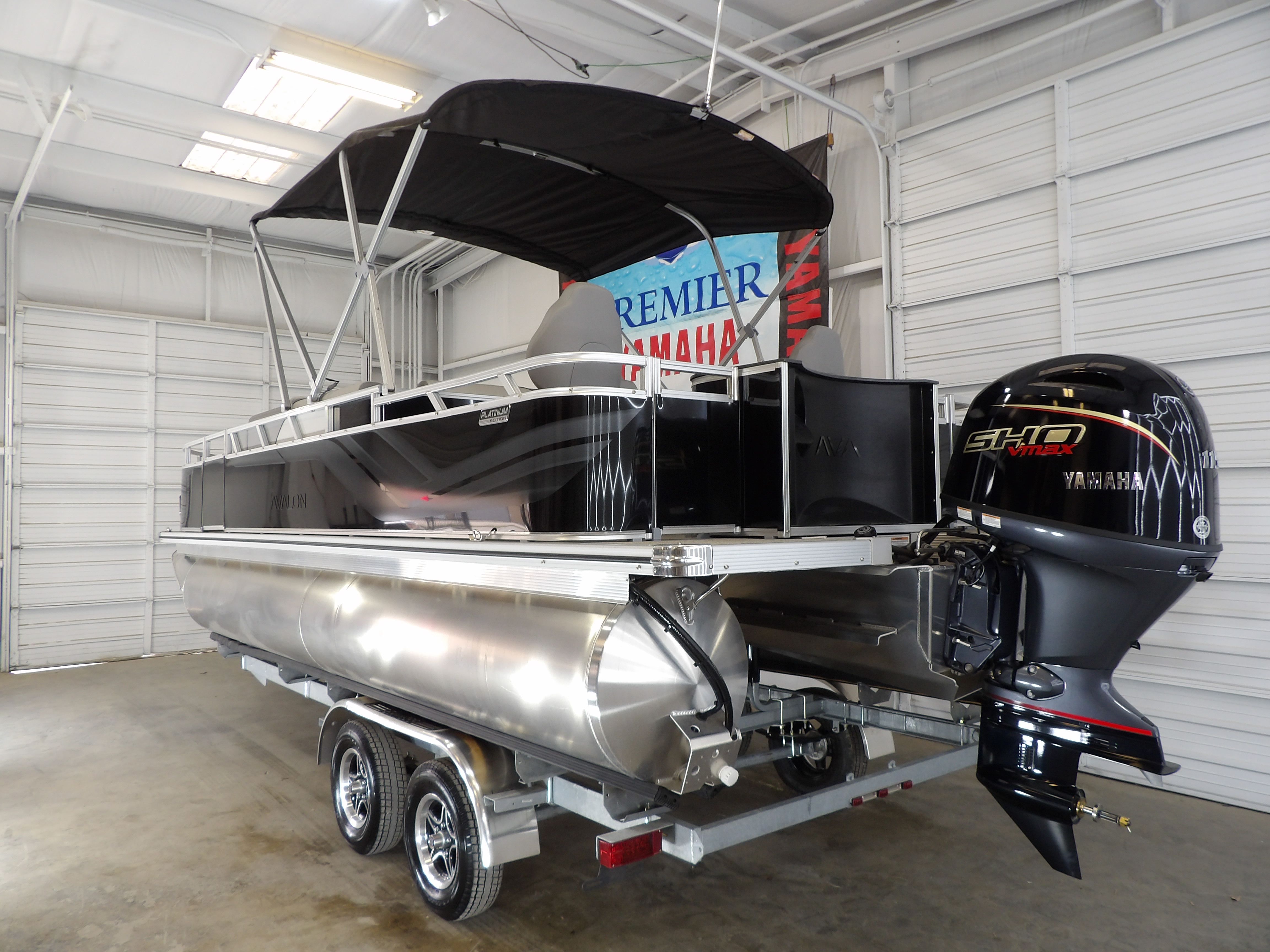 2026 Avalon Venture 85 Rear Fish - 21' - 15