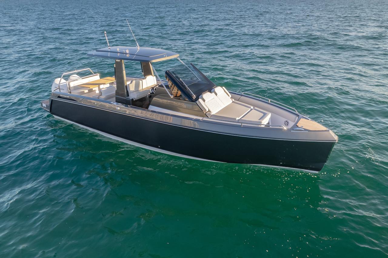 Schaefer V33 2027 motorboat on calm sea.