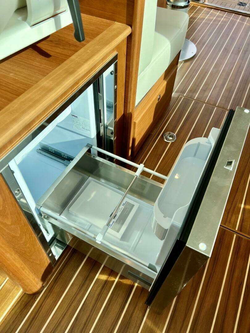 2027 Sabre 43 Salon Express - Image 17