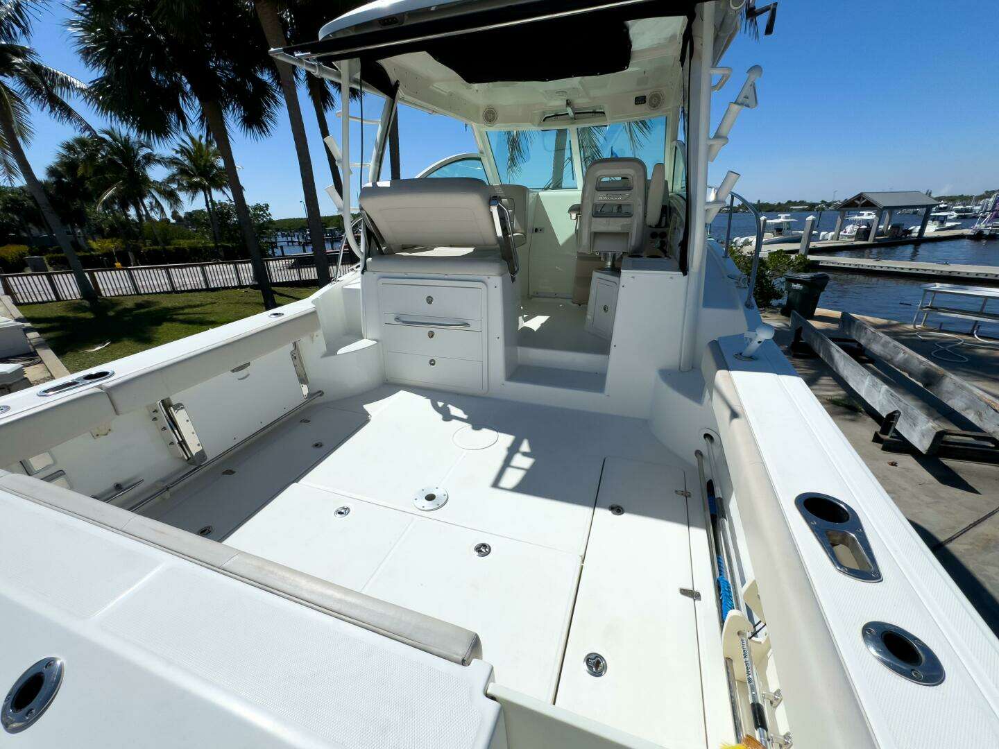 2018 Boston Whaler 315 Conquest - Image 10