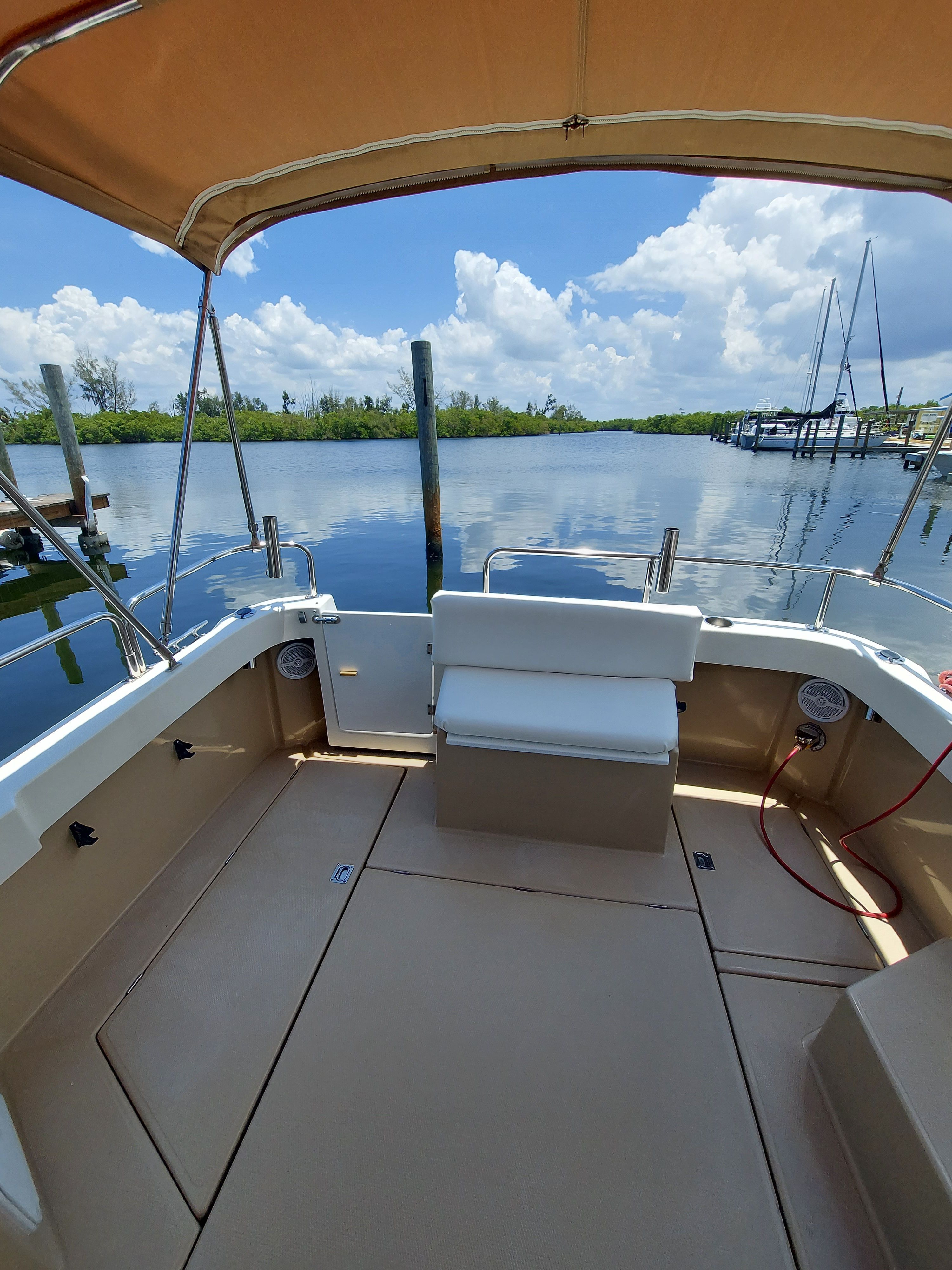 2011 Ranger Tugs R-25 SC - 12