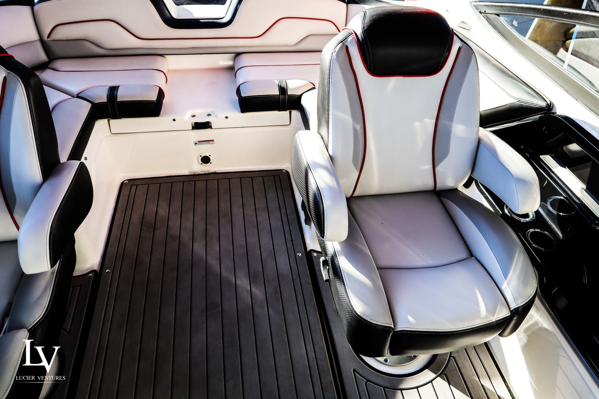 2018 Yamaha Boats 212X - 9