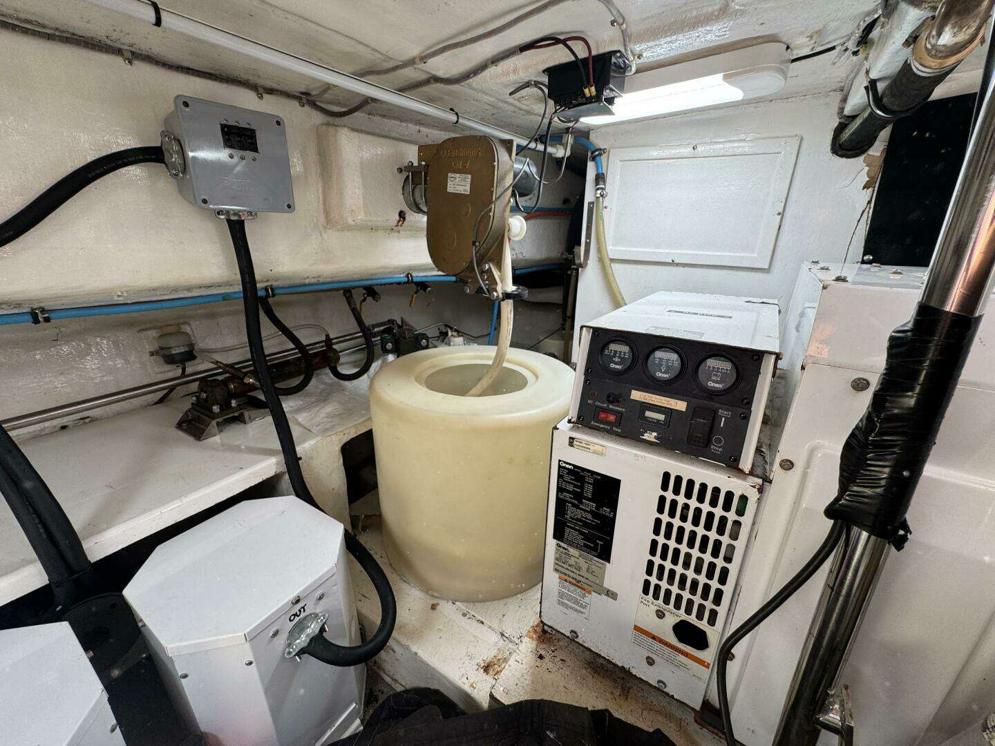 2004 Altima 55 Pilothouse - Image 64