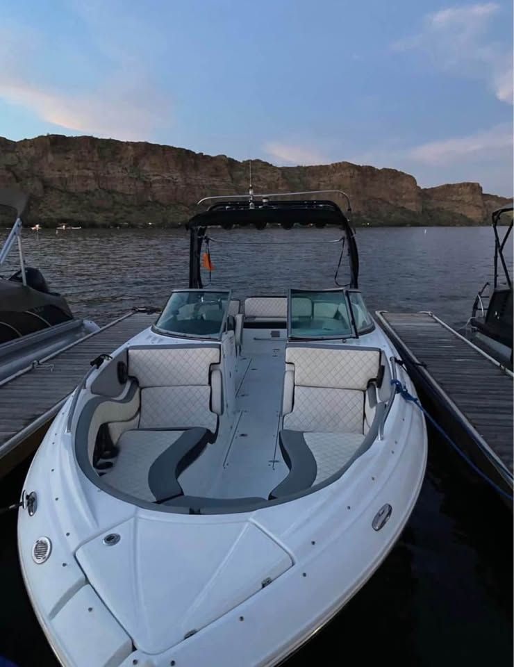 2016 Cruisers Sport Series 29SS boat docked at sunset.