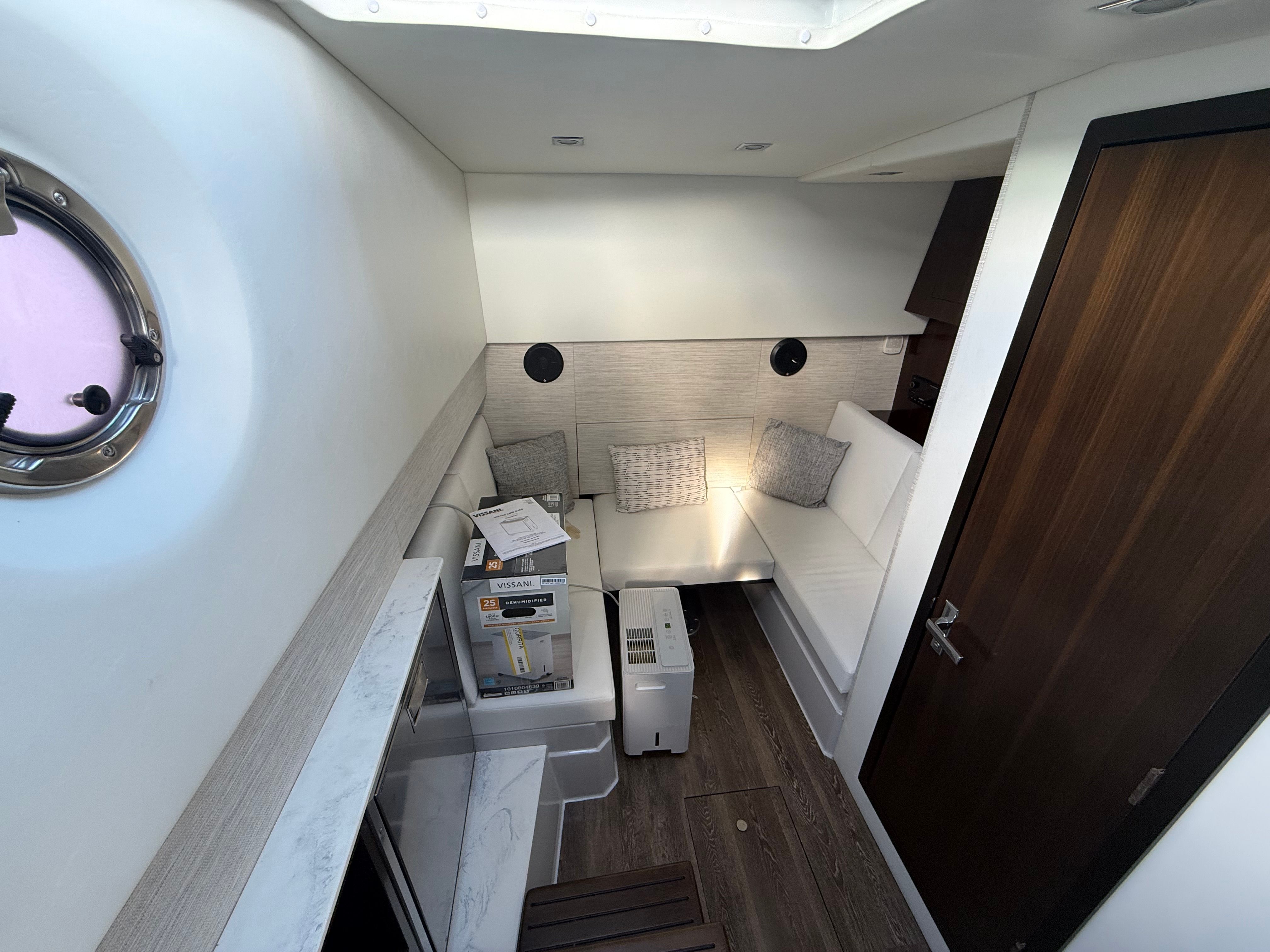 2022 Cruisers Yachts 34 GLS OB - 26