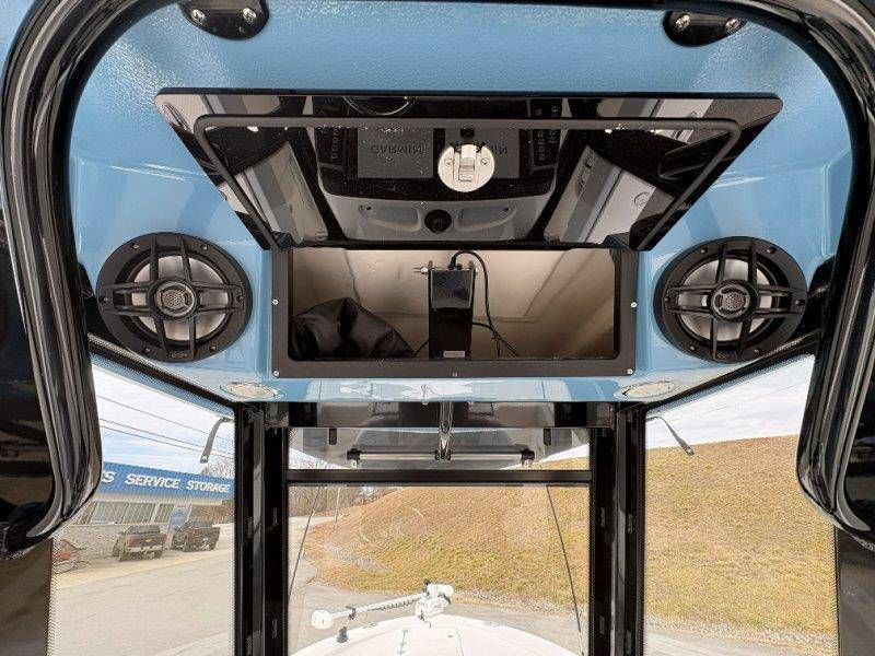 2026 Robalo 266 Cayman - 32
