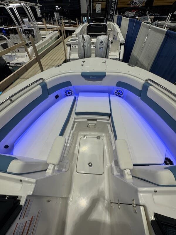 2026 Robalo Dual Console R 257 - 21