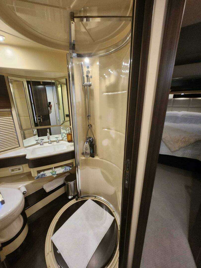 2014 Azimut Flybridge - Image 95
