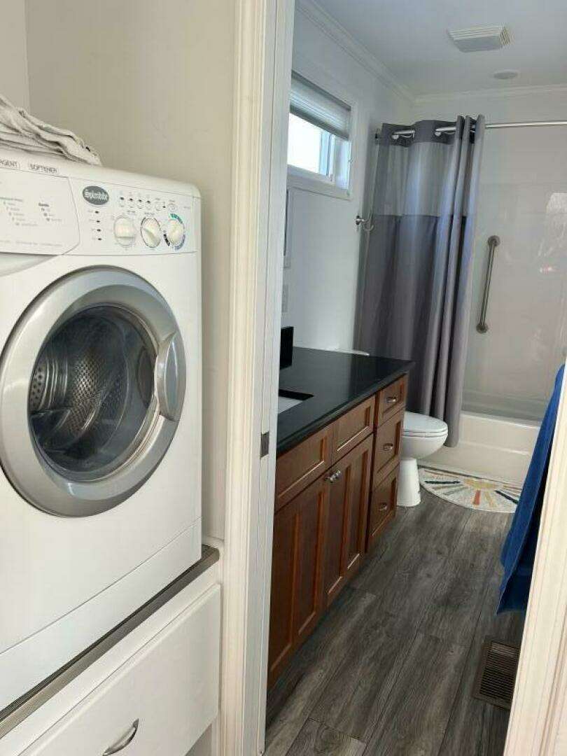 2019 Harbor Home Cozy Cottage 52' x 16' Tiny Boat - Image 13