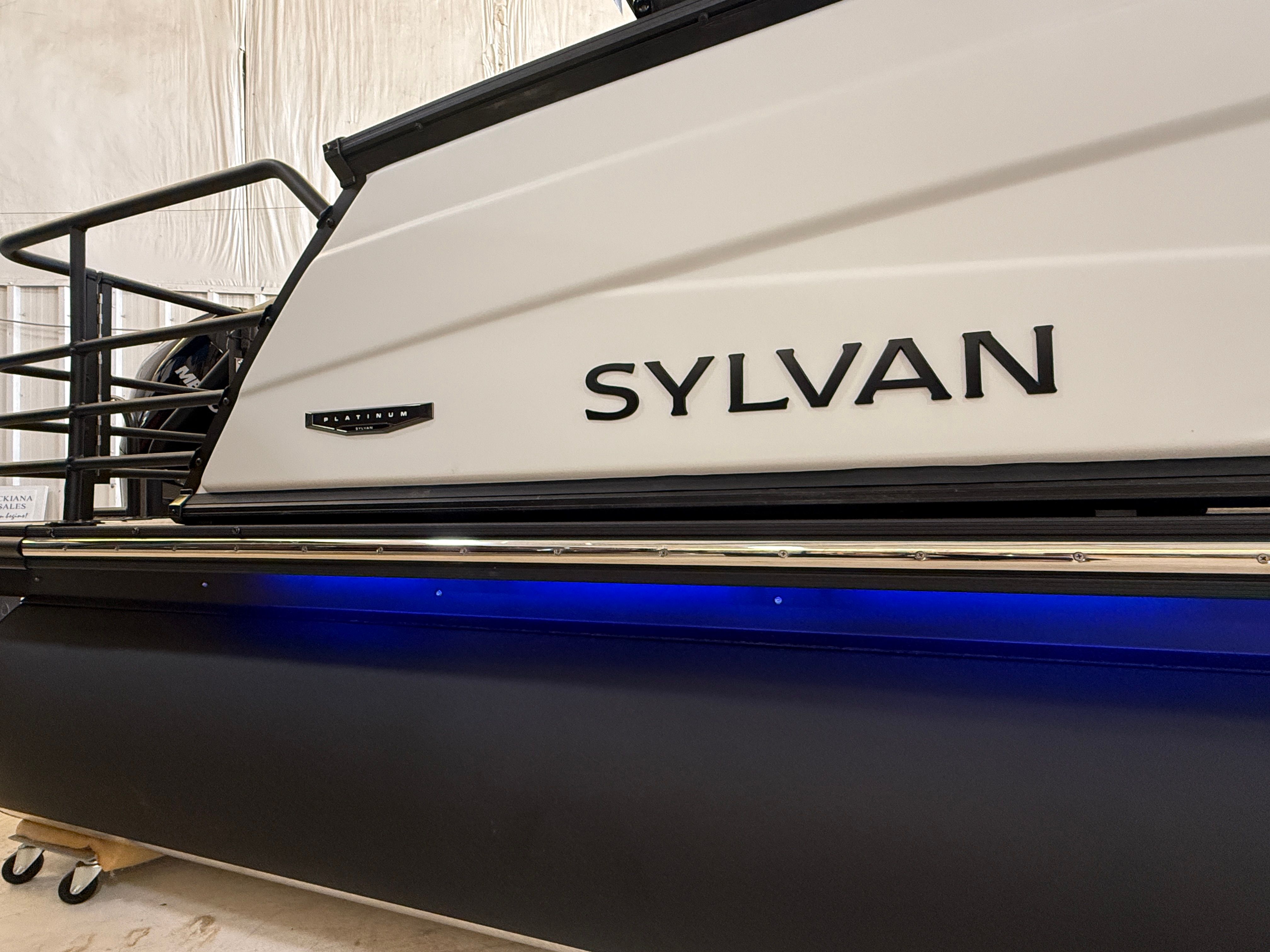 Sylvan L3 ULZ DH 2026 with sleek design and blue underlighting.