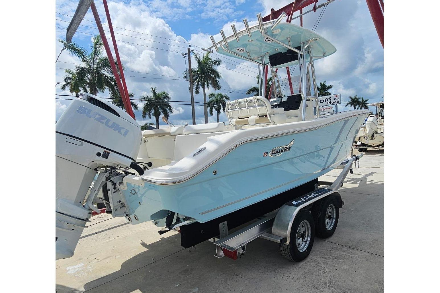 2027 Bulls Bay 230 Center Console