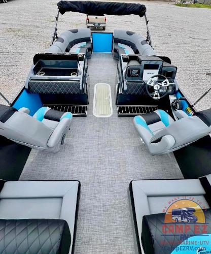 2024 Massimo Marine T-25 Ultra Lounger pontoon boat with spacious seating and modern amenities.