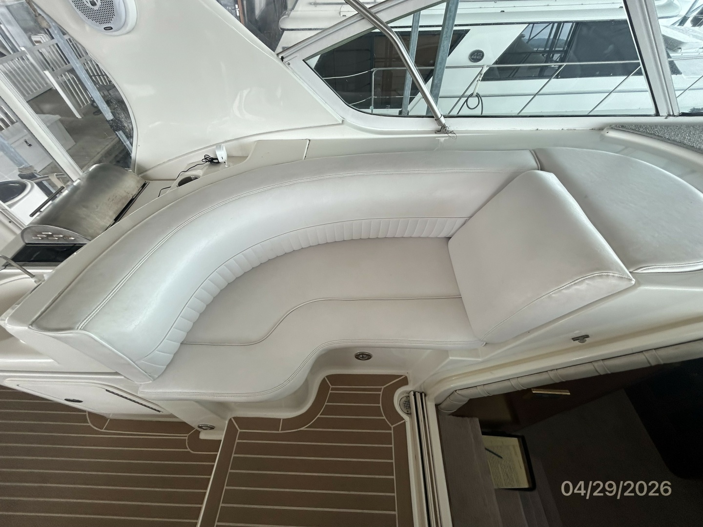 2000 Cruisers Yachts 4450 - Image 22