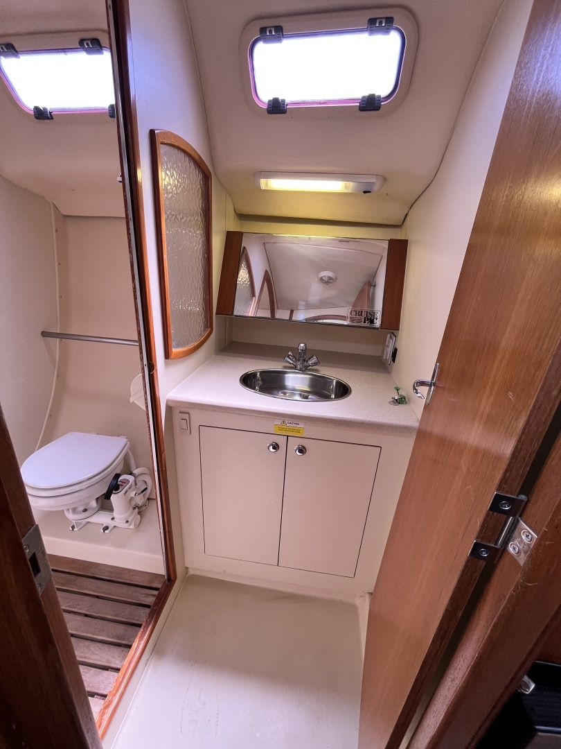 2006 Hunter 36 - Image 17