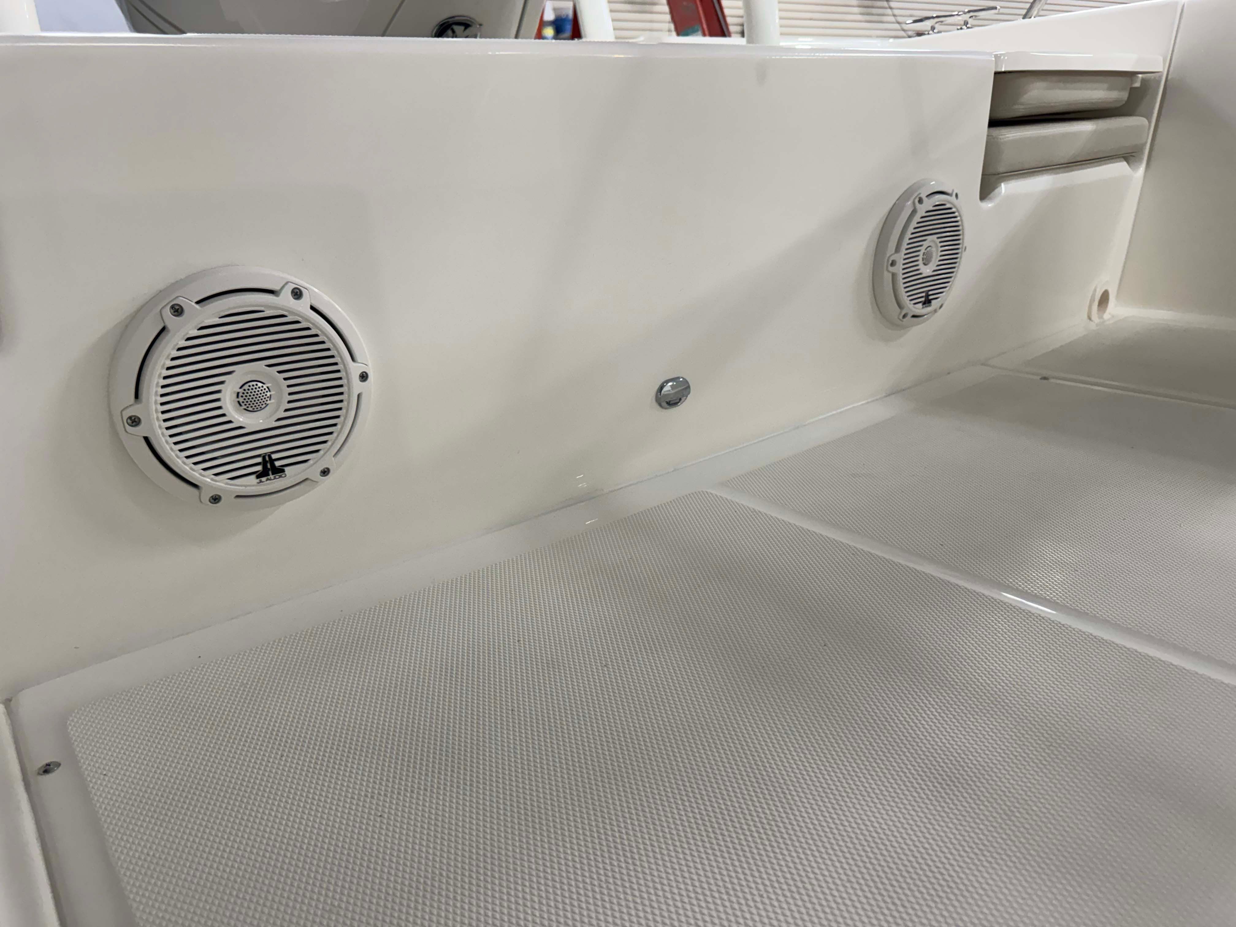 2026 Boston Whaler 210 Montauk - 54