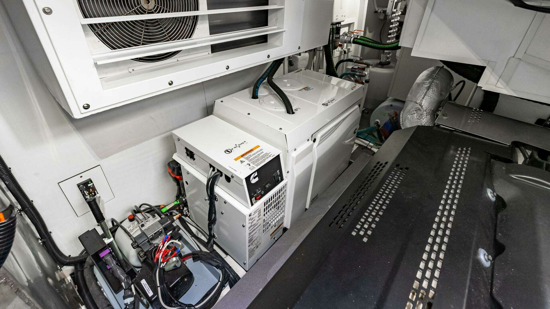 2025 Absolute Navetta 64 - Image 55