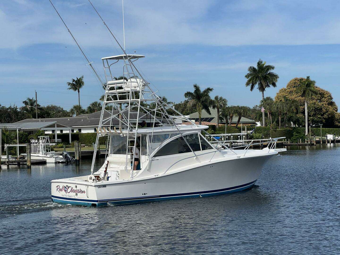 2007 Luhrs 41 Hardtop Express - Image 2