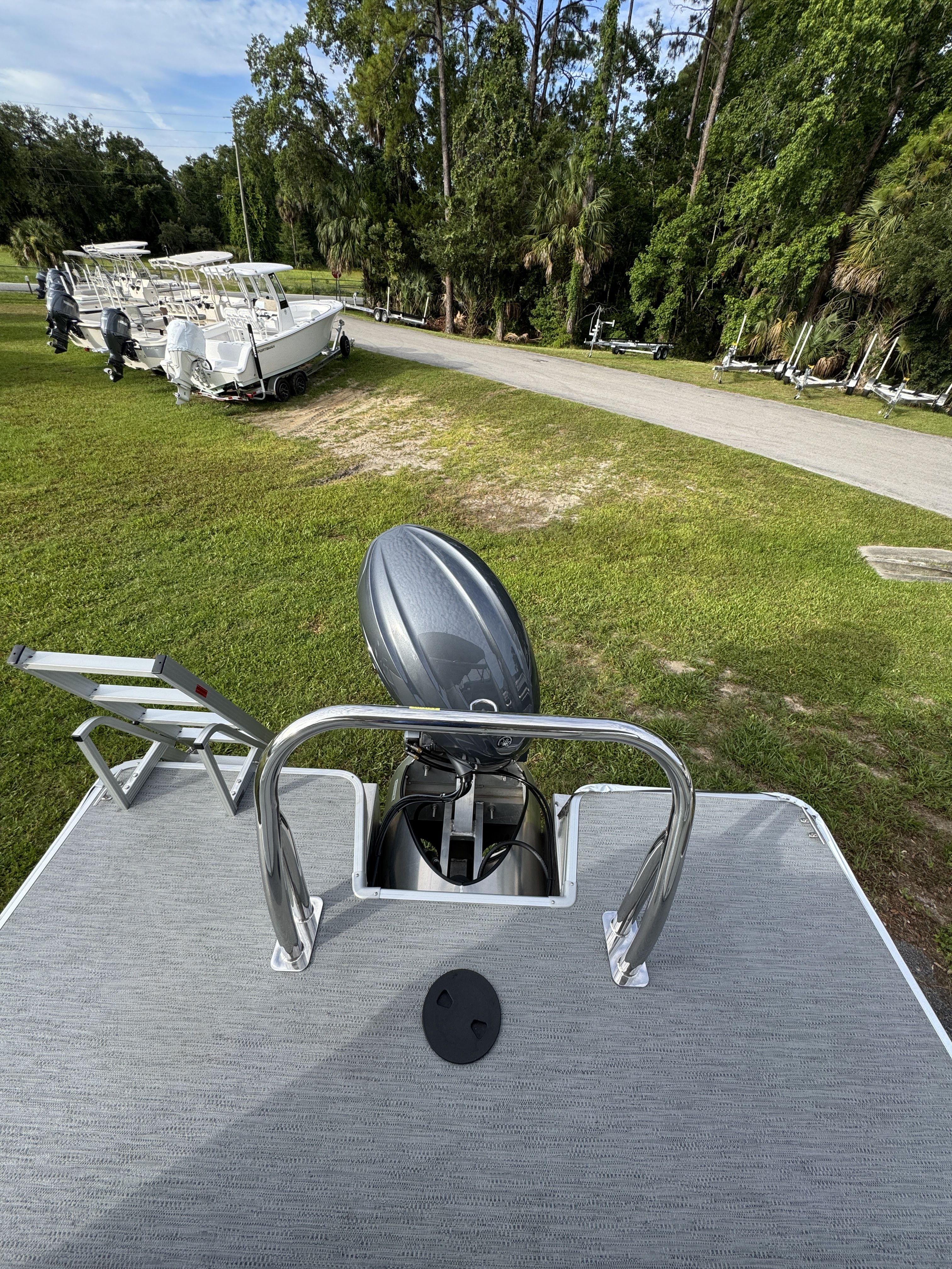 2026 Sweetwater Xperience Split Bench SW 2286 SBX Tri Toon - 45