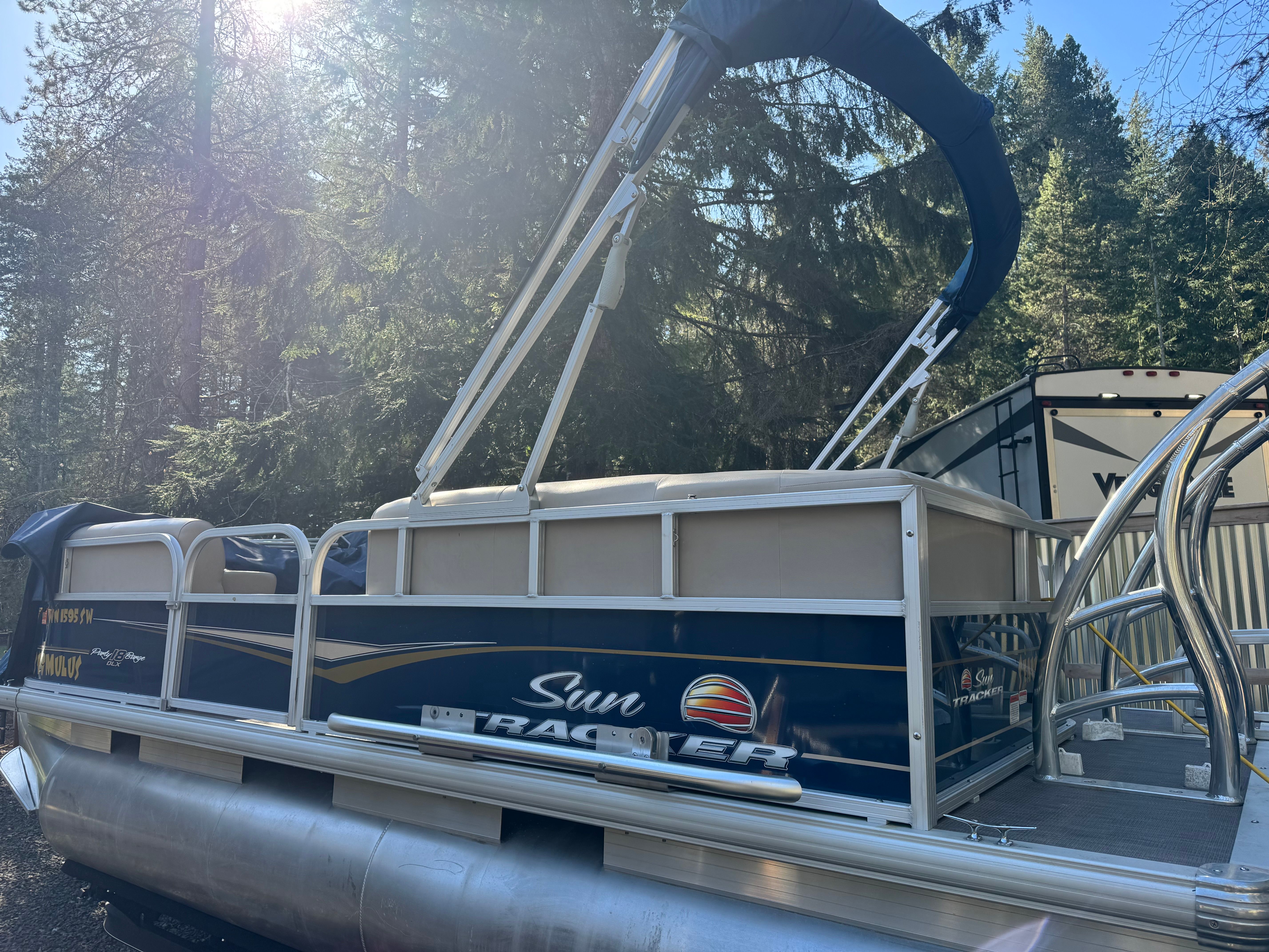 2020 Sun Tracker Party Barge 18 DLX - 6