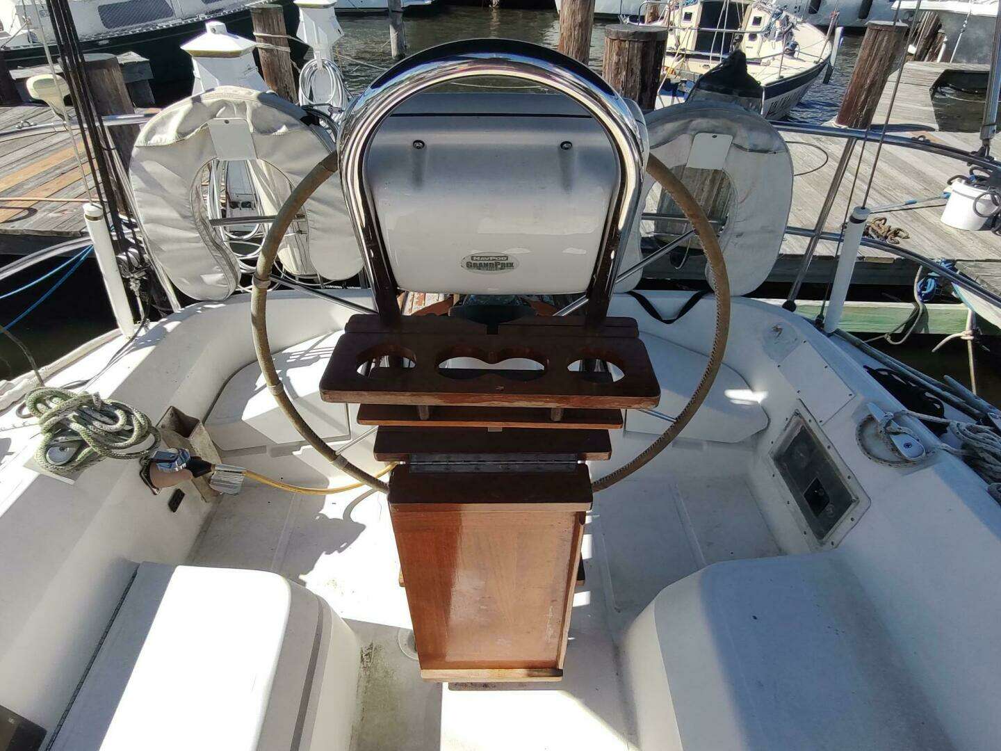 1987 Hunter 37 Legend - Image 10