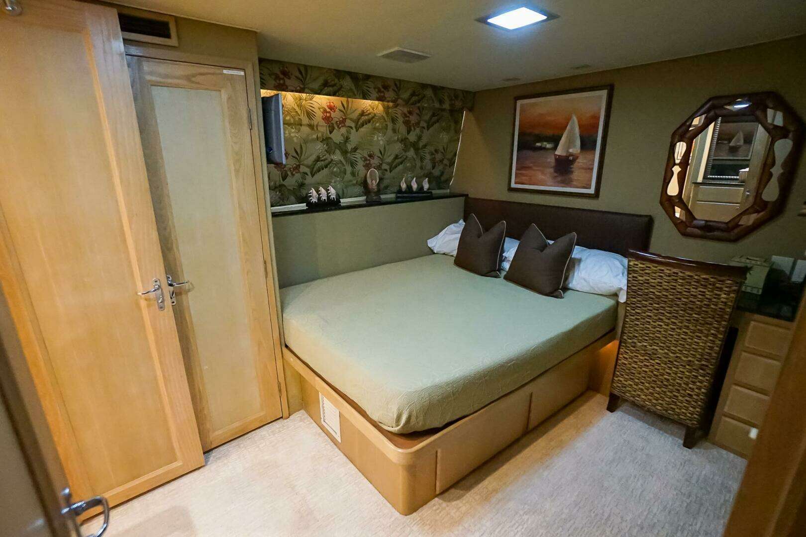1989 Hatteras 80 Cockpit Motor Yacht - Image 22
