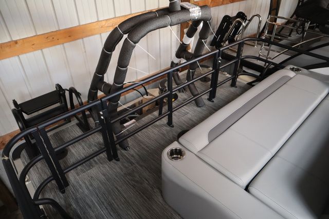 2026 Bentley Pontoons Legacy 223 Swingback Triple Tube Pkg - 11