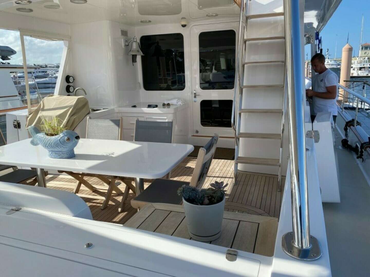 2003 New England Boatworks Enclosed Raised Pilothouse - Image 6