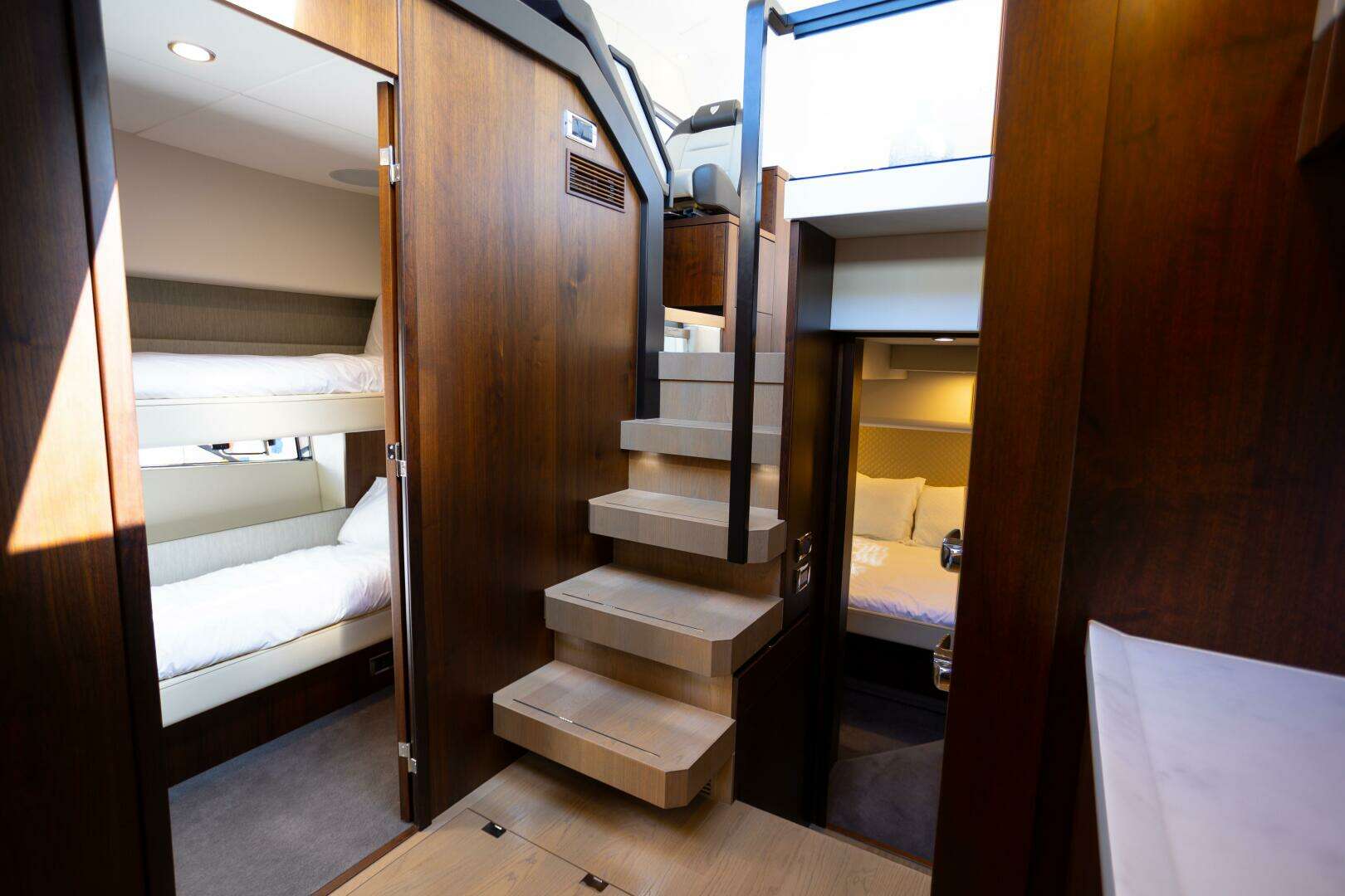 2025 Fairline Squadron 50 - Image 11