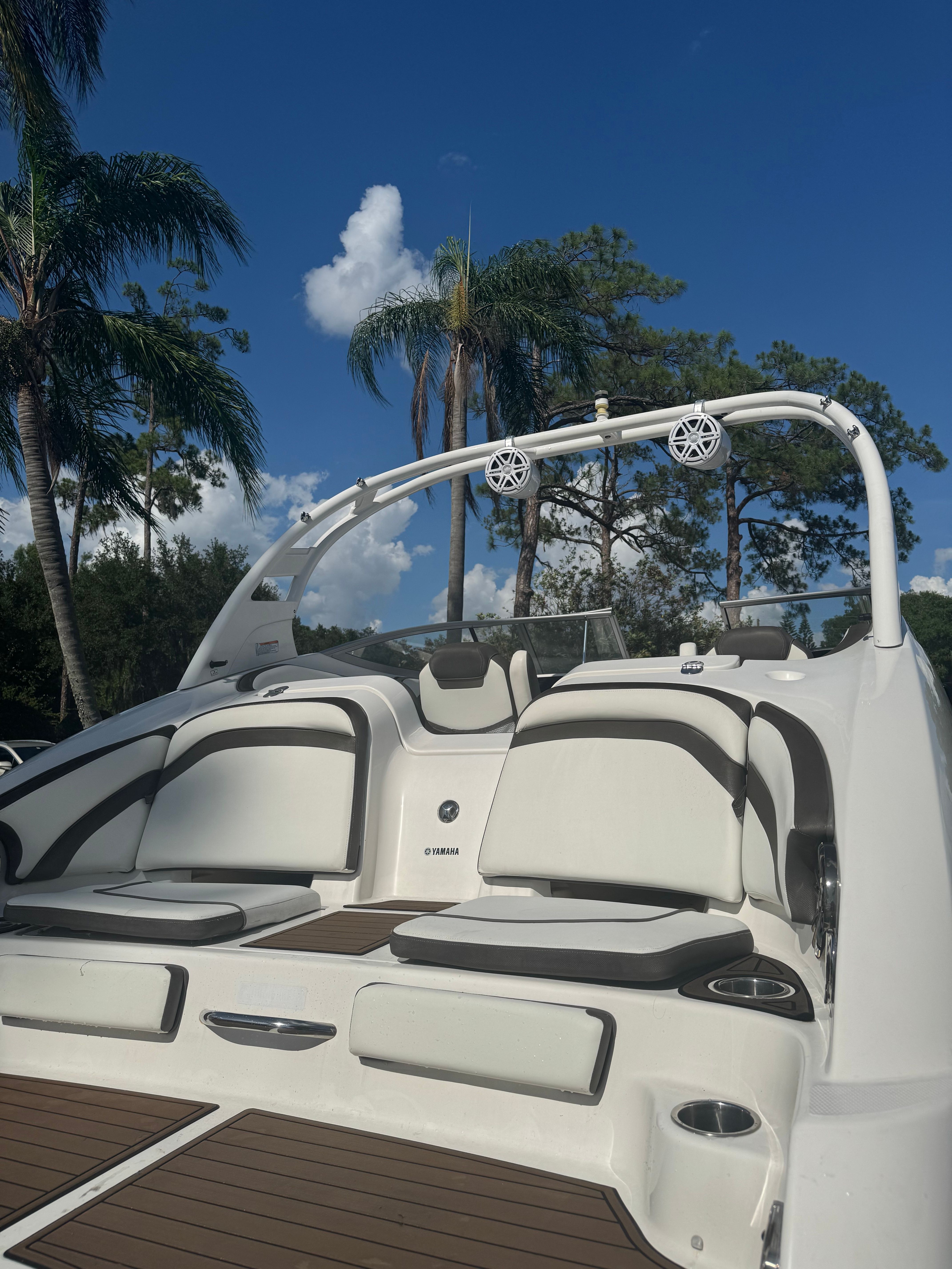 The image shows the stern of a 2015 Yamaha 242 Limited S boat with seating.