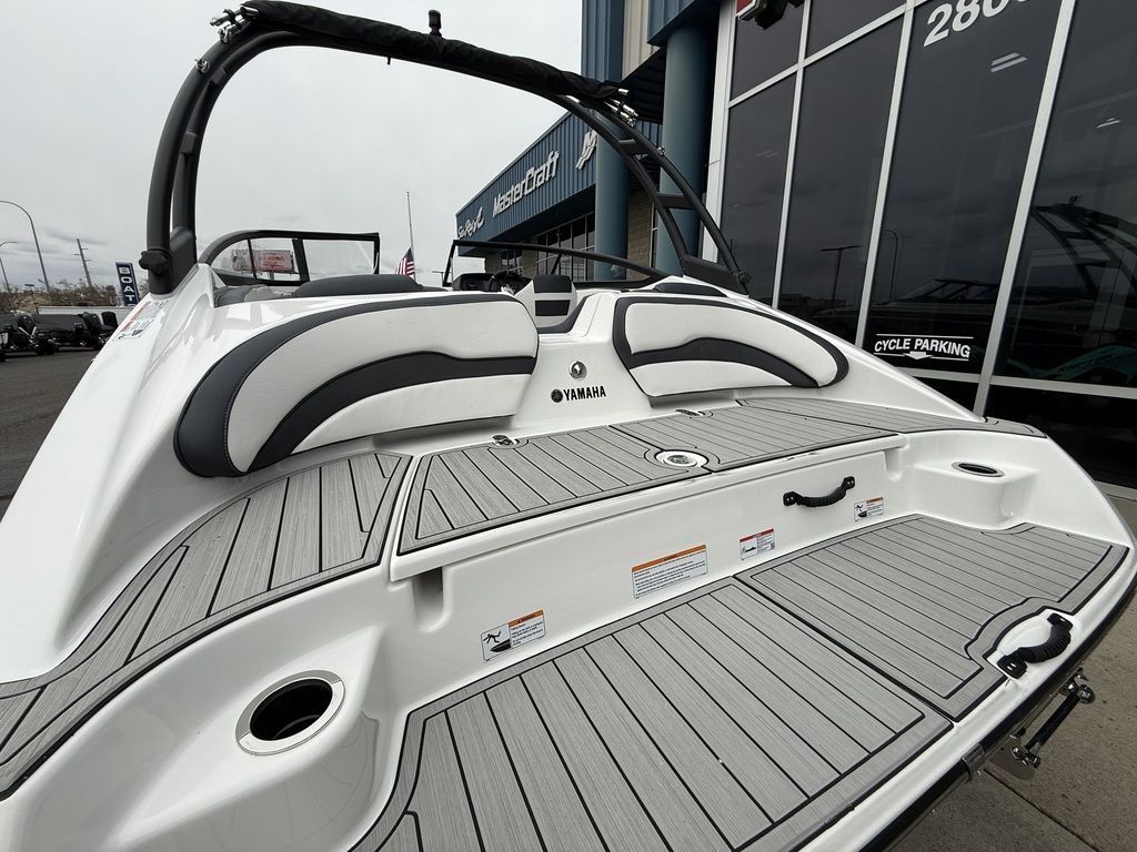 2025 Yamaha Boats AR195 - 7
