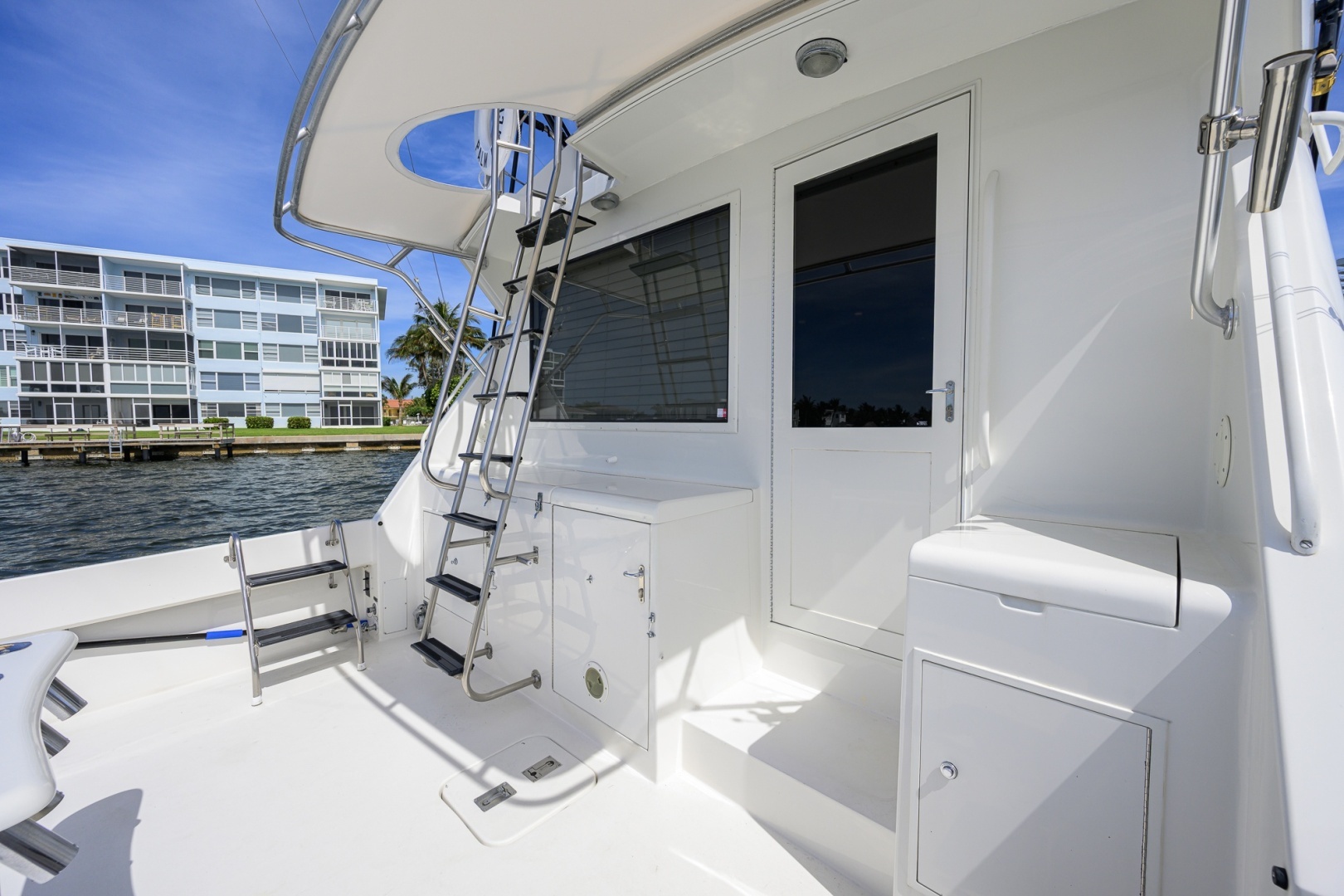 1992 Hatteras 46 Convertible - Image 22