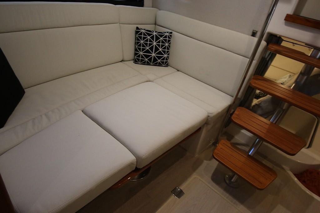 2023-Boston-Whaler-405-Conquest-MarineMax