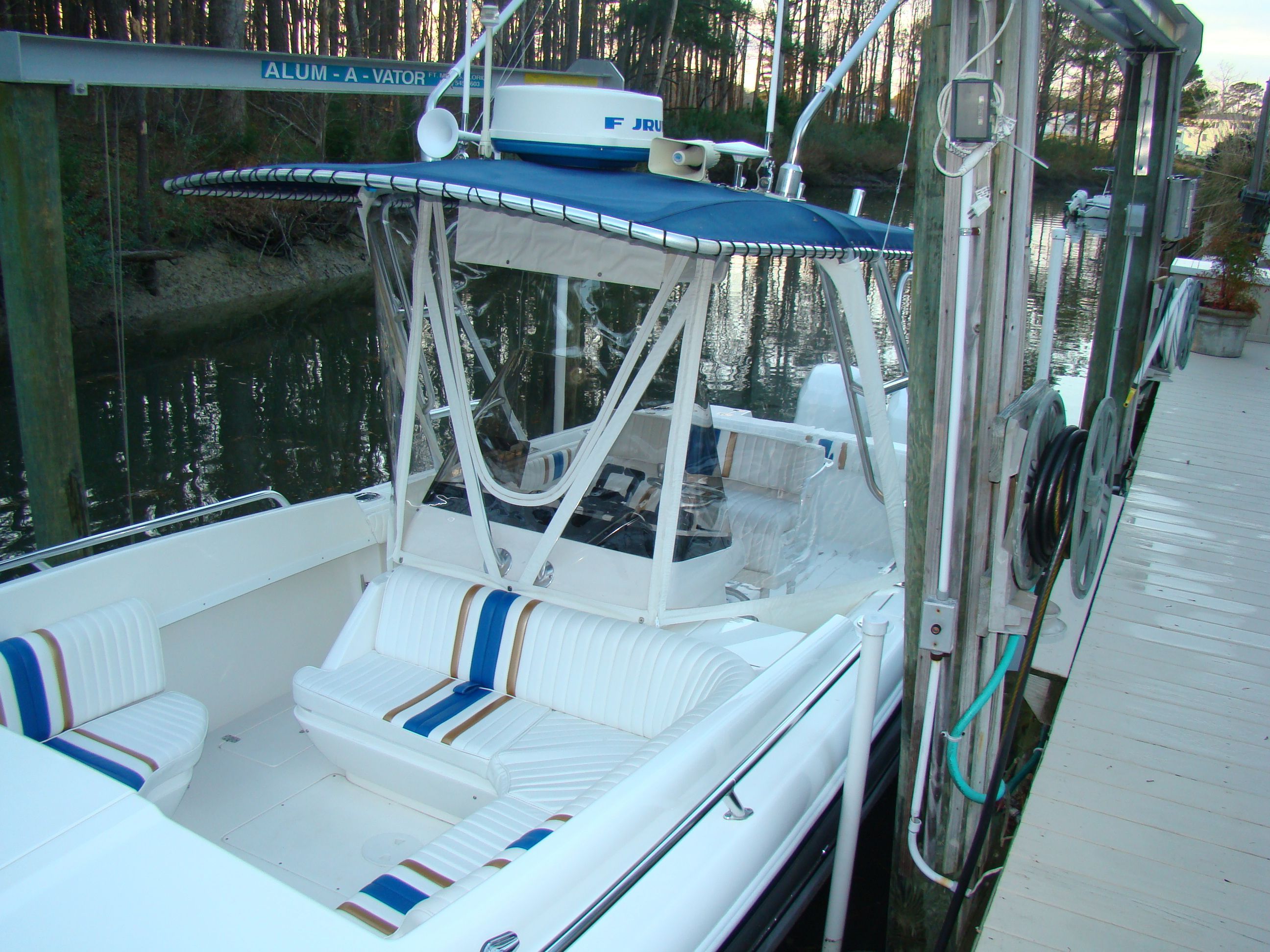 2001 Intrepid 322 Cuddy - 6