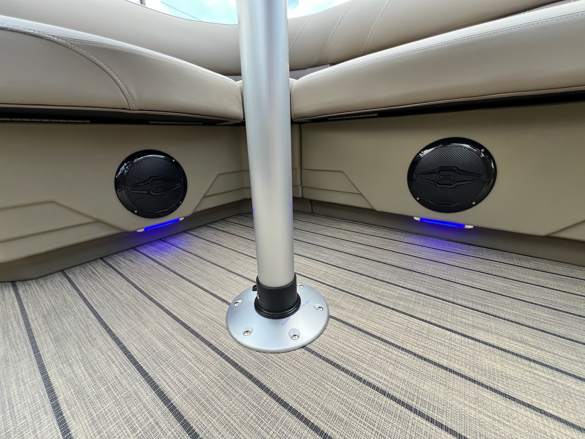 2026 Sylvan Mirage 8520 Cruise - 16
