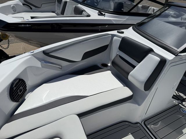 2026 Yamaha Boats 195S - 34