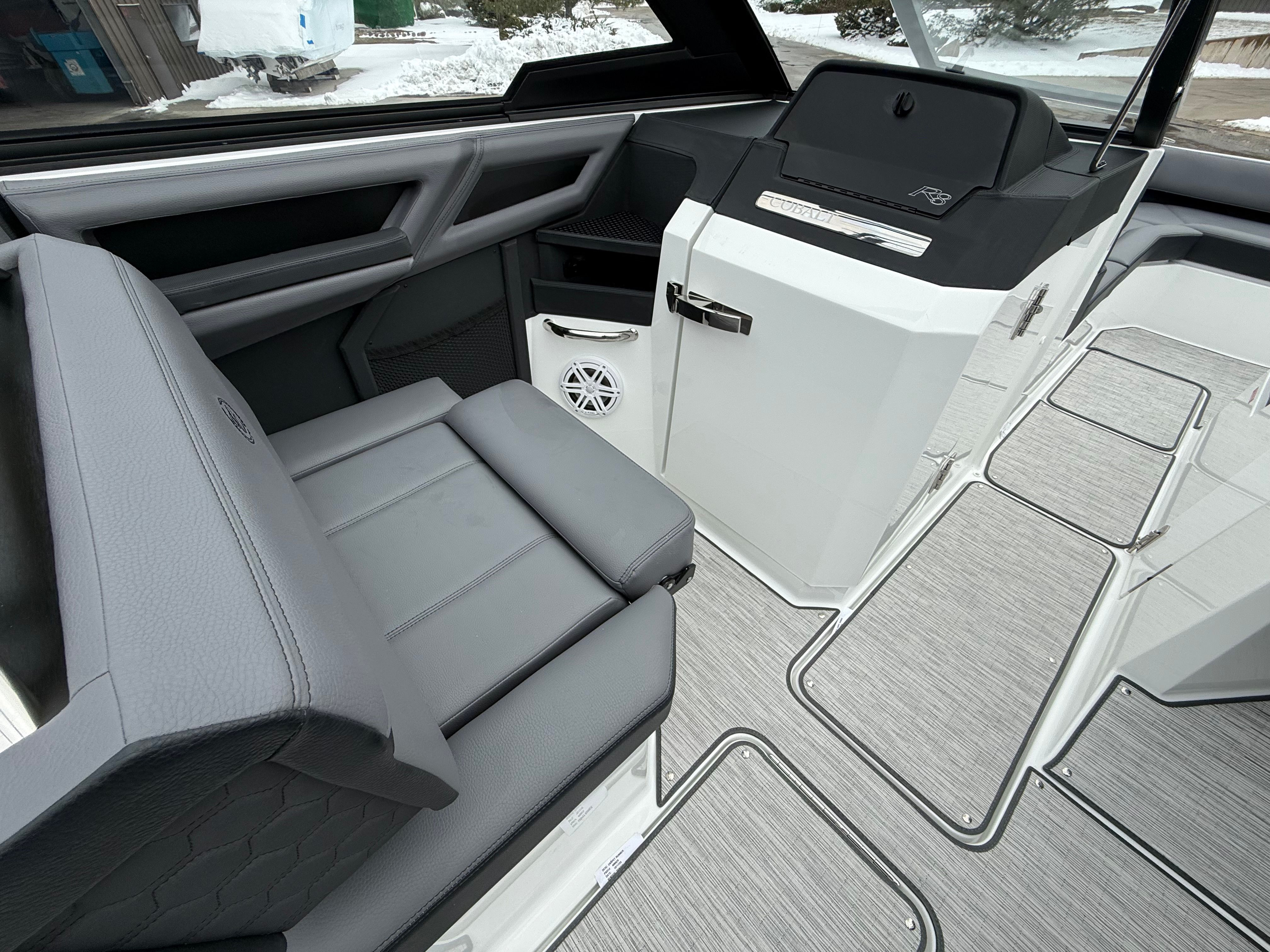 2026 Cobalt R8 Surf - 38