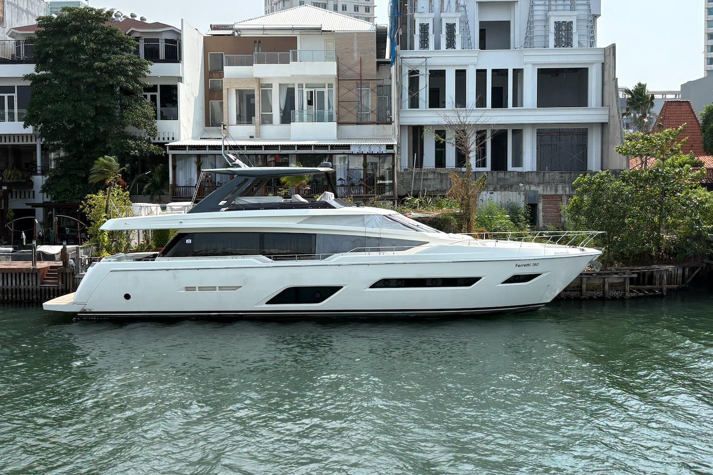 2018 Ferretti Yachts 780
